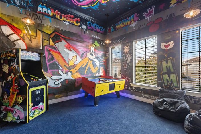 Image No.60-8 Bed Property for sale