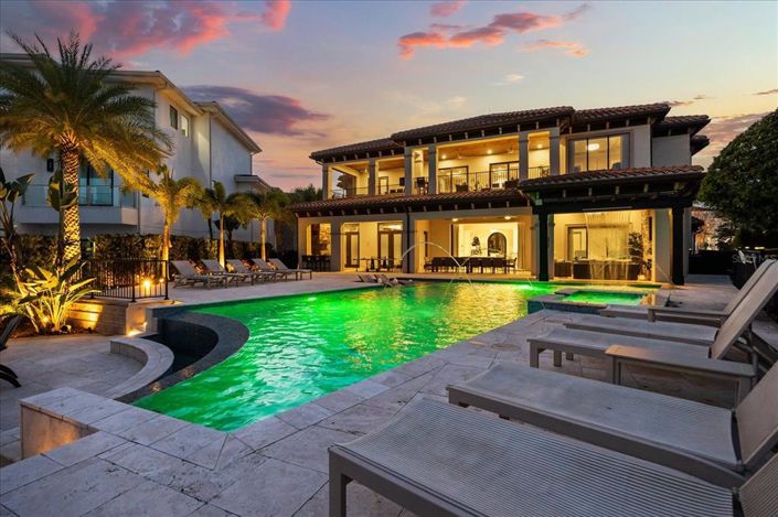 Image No.7-8 Bed Property for sale