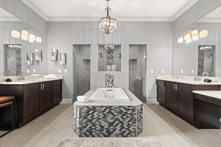 Image No.19-8 Bed Property for sale