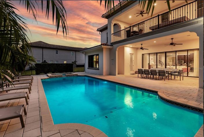 Image No.2-8 Bed Property for sale