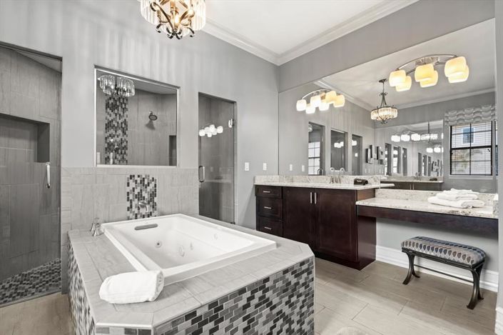 Image No.20-8 Bed Property for sale