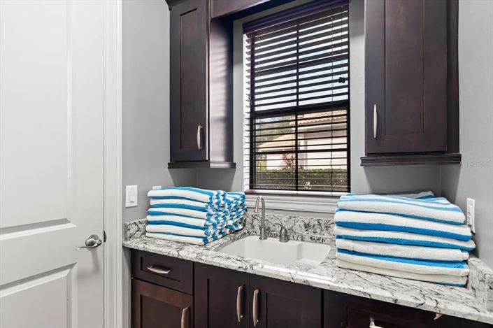 Image No.23-8 Bed Property for sale