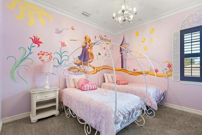 Image No.36-8 Bed Property for sale