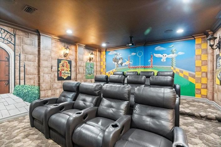 Image No.45-8 Bed Property for sale