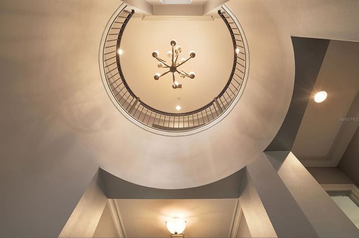 Image No.6-8 Bed Property for sale