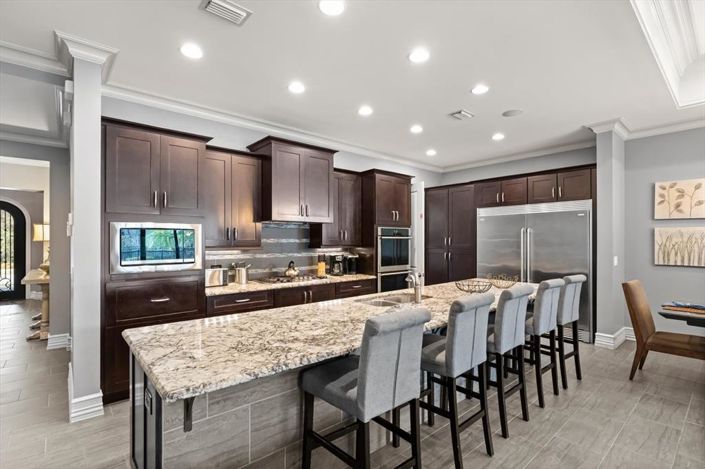 Image No.9-8 Bed Property for sale