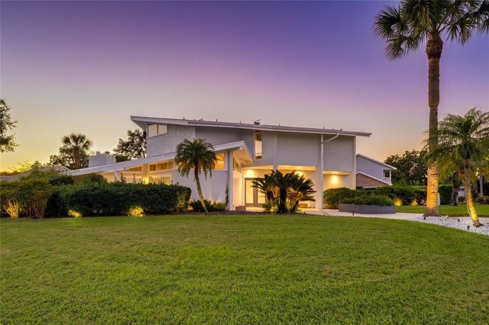 Image No.2-4 Bed Property for sale