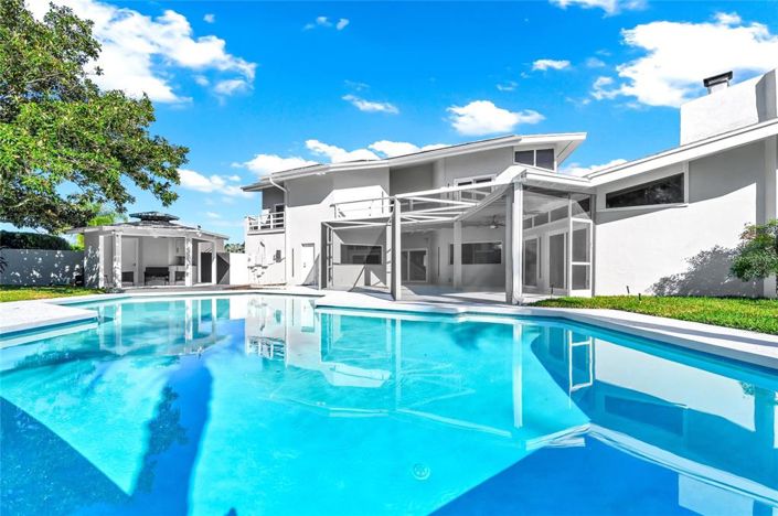 Image No.20-4 Bed Property for sale