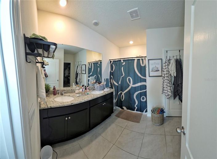 Image No.43-4 Bed Property for sale