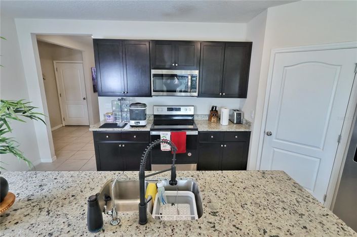 Image No.60-4 Bed Property for sale