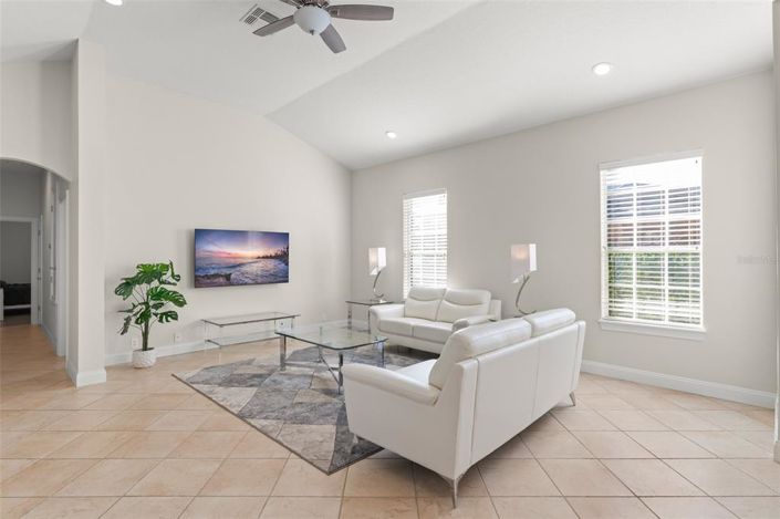 Image No.26-4 Bed Property for sale