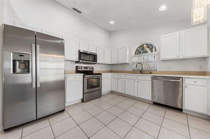 Image No.4-4 Bed Property for sale