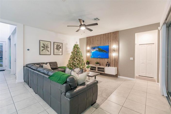 Image No.10-6 Bed Property for sale