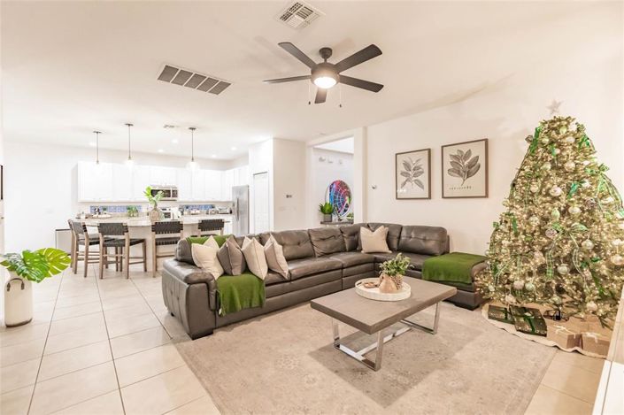 Image No.12-6 Bed Property for sale