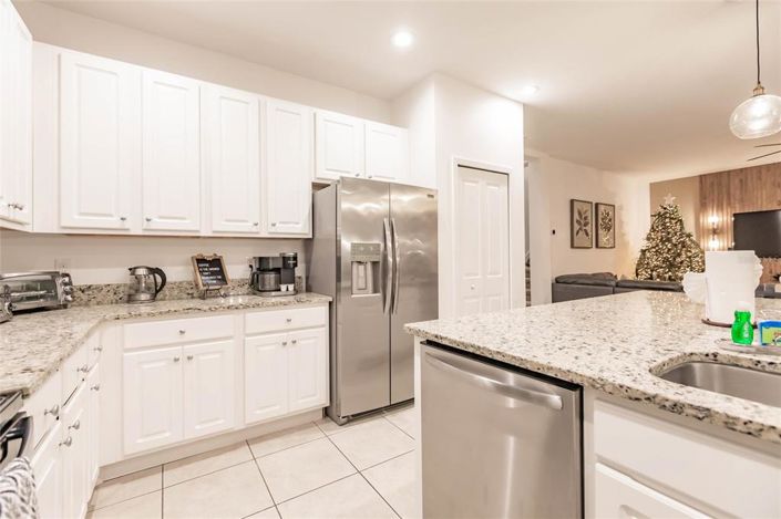 Image No.17-6 Bed Property for sale