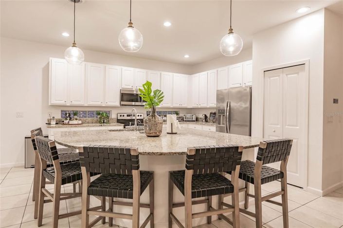 Image No.18-6 Bed Property for sale