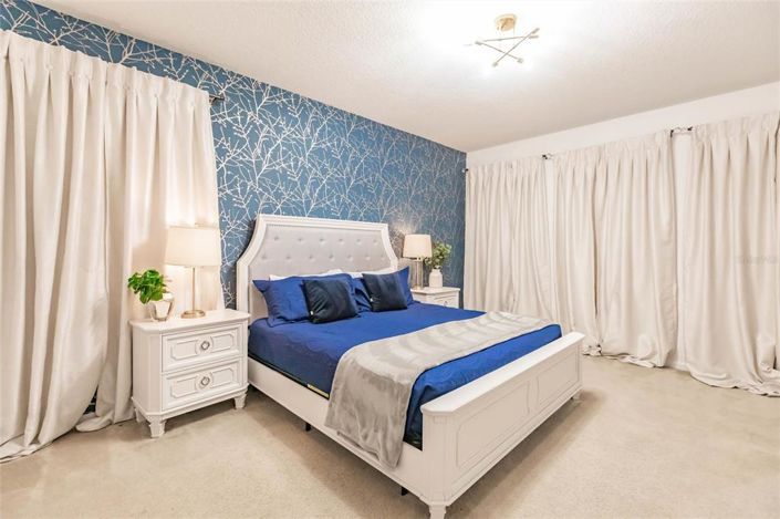 Image No.24-6 Bed Property for sale