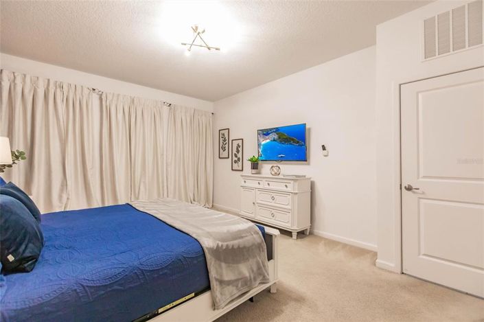 Image No.26-6 Bed Property for sale