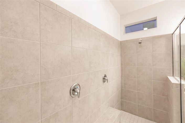 Image No.29-6 Bed Property for sale