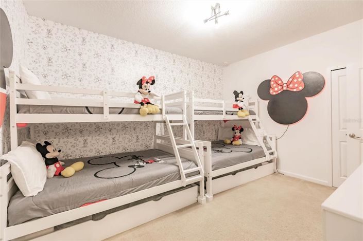 Image No.54-6 Bed Property for sale