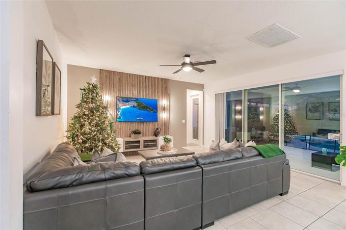 Image No.9-6 Bed Property for sale