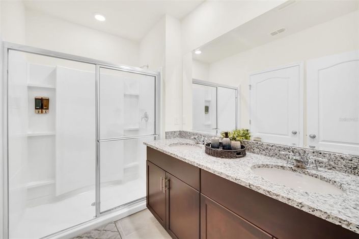 Image No.40-6 Bed Property for sale