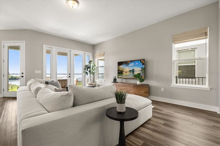 Image No.12-5 Bed Property for sale