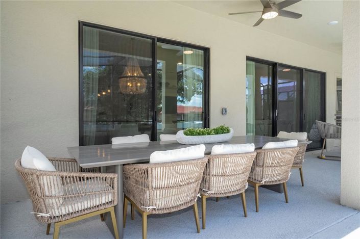 Image No.26-9 Bed Property for sale