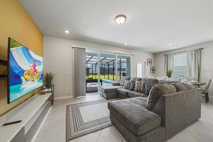 Image No.16-5 Bed Townhouse for sale