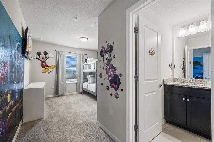 Image No.17-5 Bed Townhouse for sale