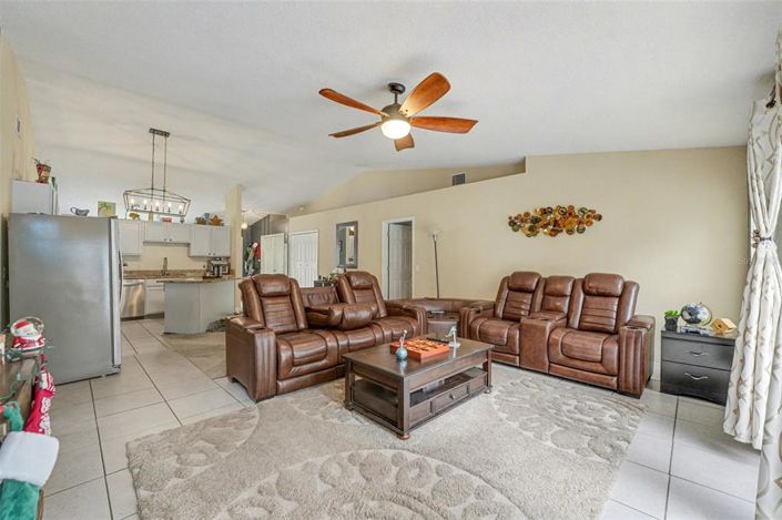 Image No.4-4 Bed Property for sale