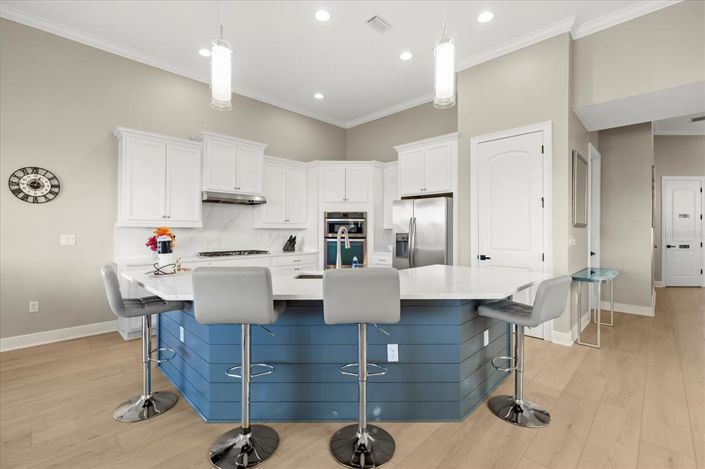 Image No.20-5 Bed Property for sale