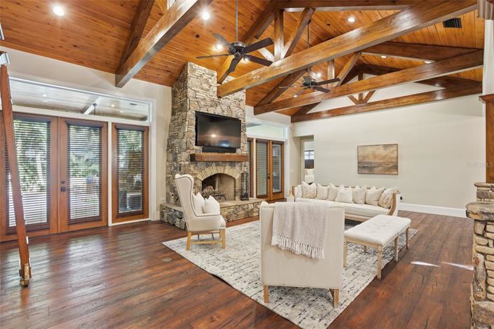 Image No.13-6 Bed Property for sale