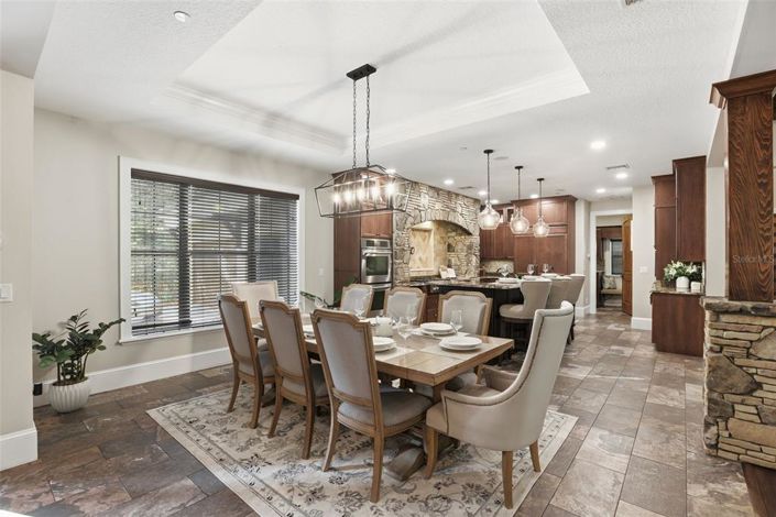 Image No.17-6 Bed Property for sale