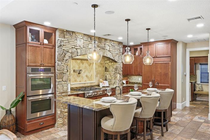 Image No.22-6 Bed Property for sale