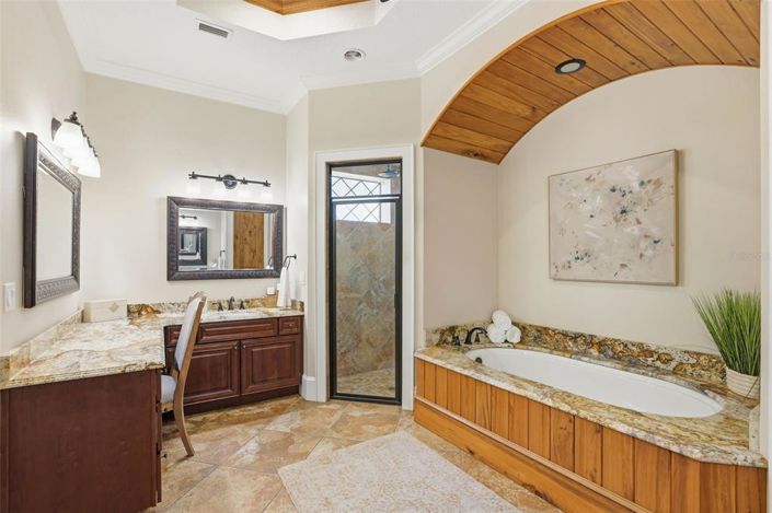 Image No.31-6 Bed Property for sale