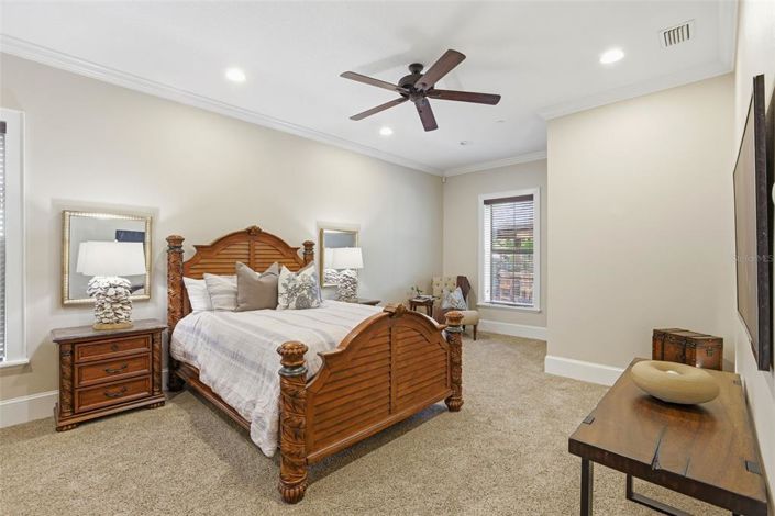 Image No.32-6 Bed Property for sale