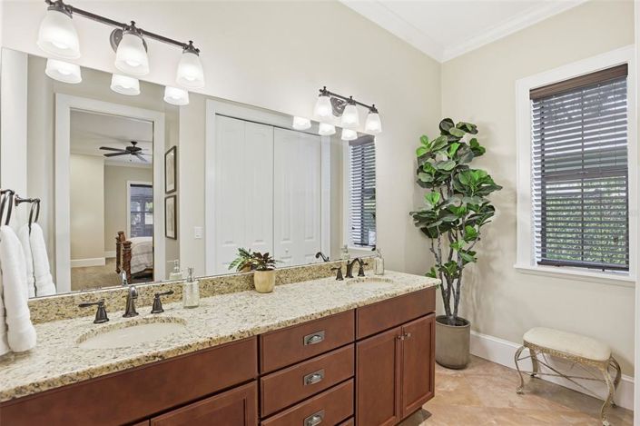 Image No.35-6 Bed Property for sale