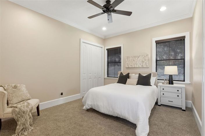 Image No.40-6 Bed Property for sale