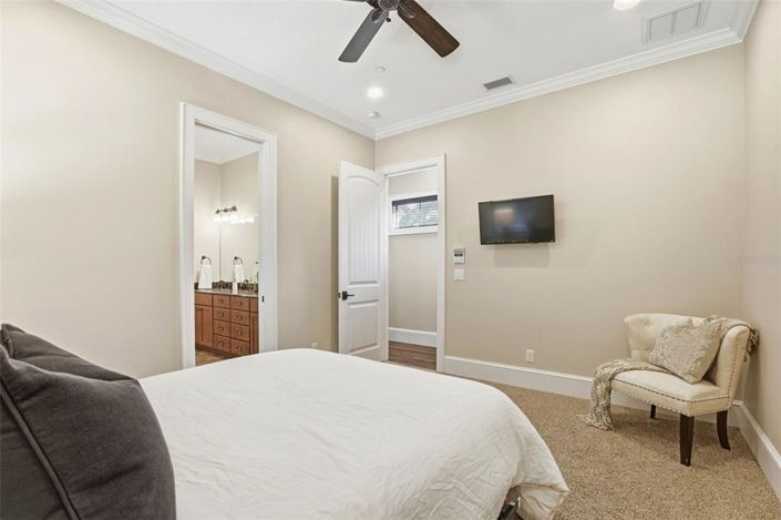 Image No.44-6 Bed Property for sale