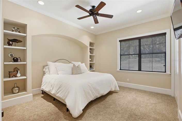 Image No.45-6 Bed Property for sale