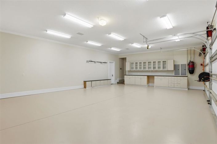 Image No.56-6 Bed Property for sale