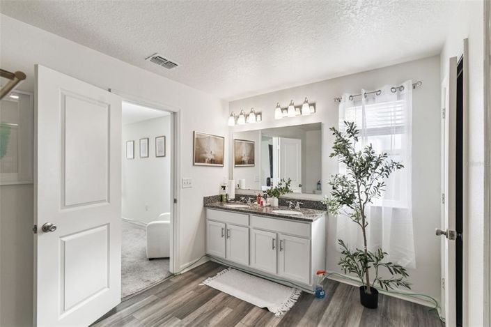 Image No.40-4 Bed Property for sale