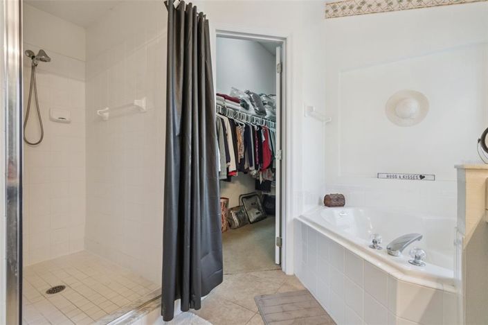 Image No.20-4 Bed Property for sale