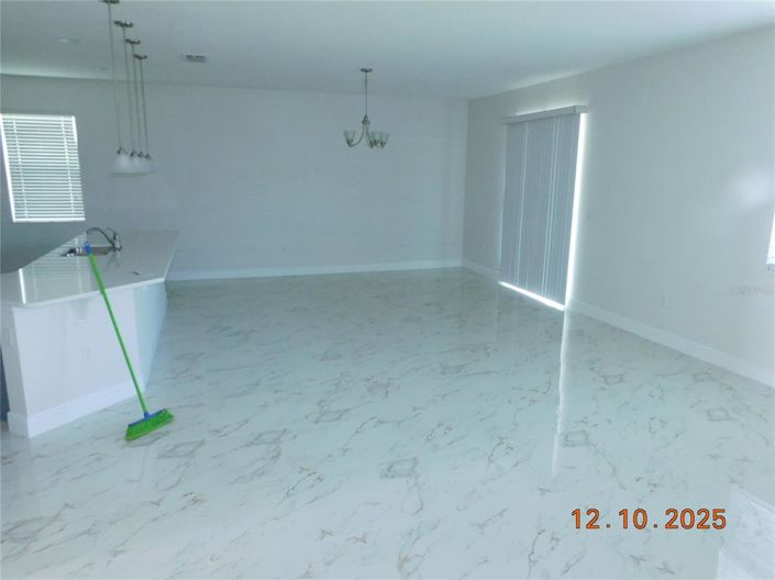 Image No.2-Propriété de 4 chambres à vendre à Kissimmee