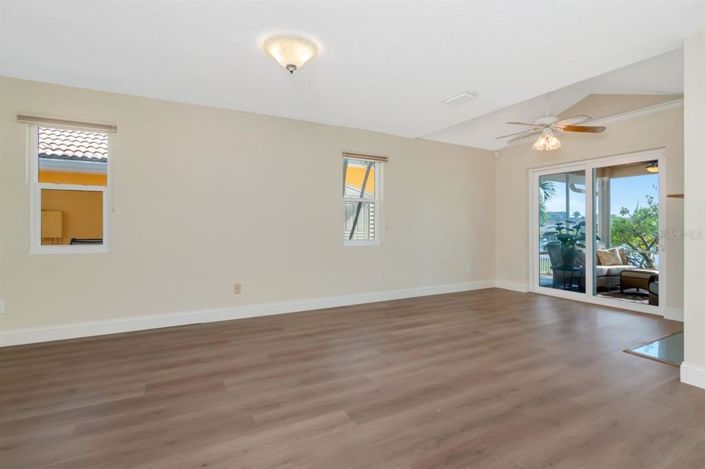 Image No.19-3 Bed Property for sale