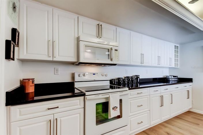 Image No.17-2 Bed Property for sale