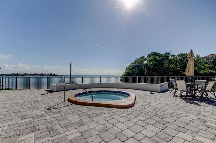 Image No.28-2 Bed Property for sale