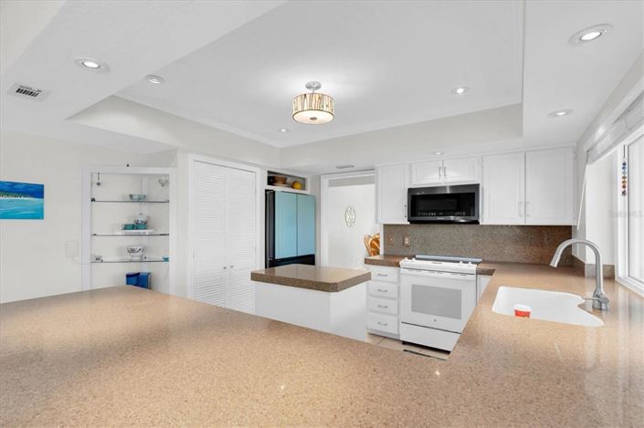 Image No.17-4 Bed Property for sale