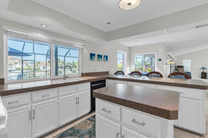 Image No.4-4 Bed Property for sale